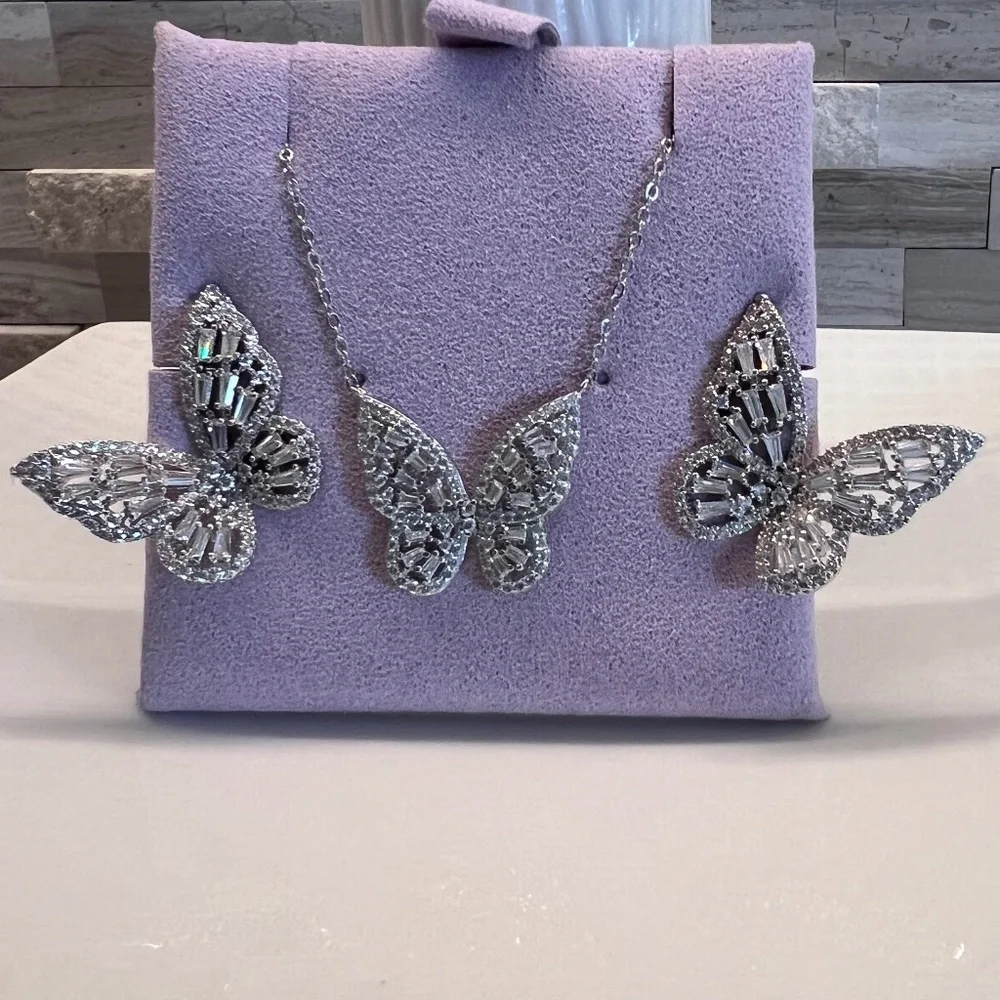 💎 NEW 14K Gold plated Diamond Butterfly 🦋 Earrings & Necklace Set